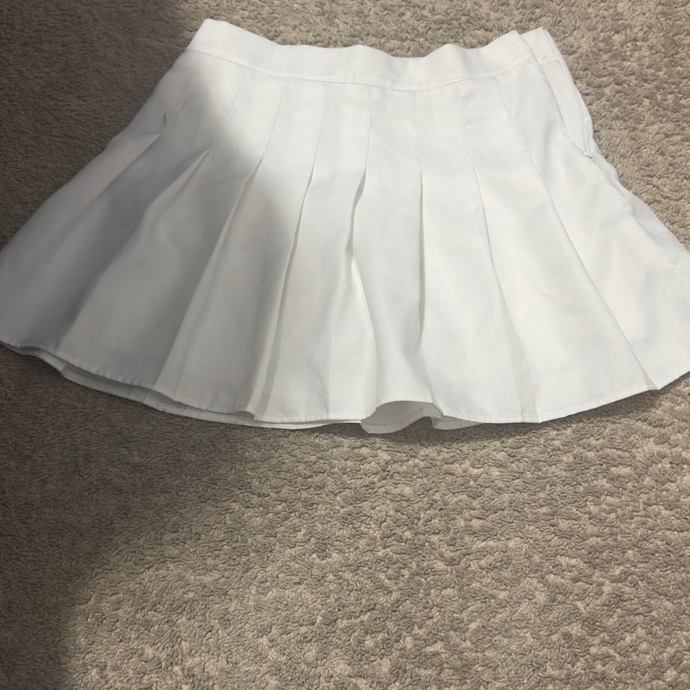 Elegant White Pleated Skirt